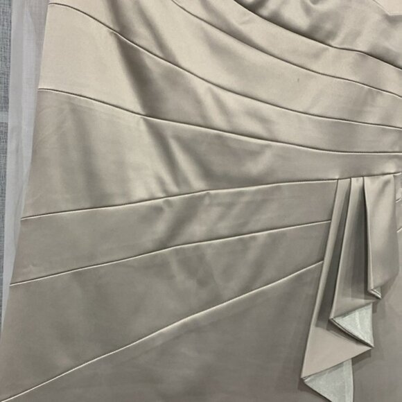 Chancelle Formal Dress - Picture 4 of 6